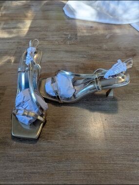 IDIFU Metallic Gold Slingback Kitten-Heel Sandals